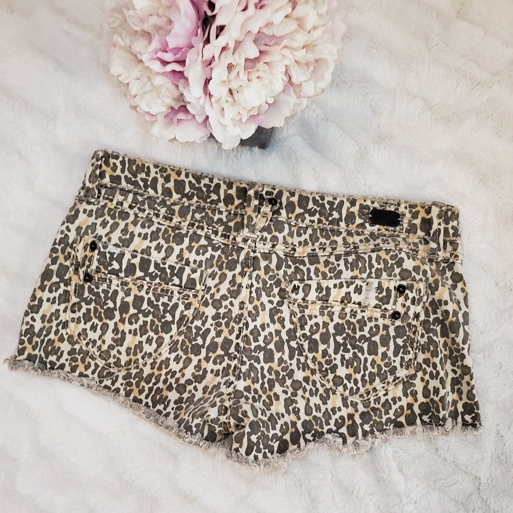 Cheetah print shorts - Picture 2 of 3